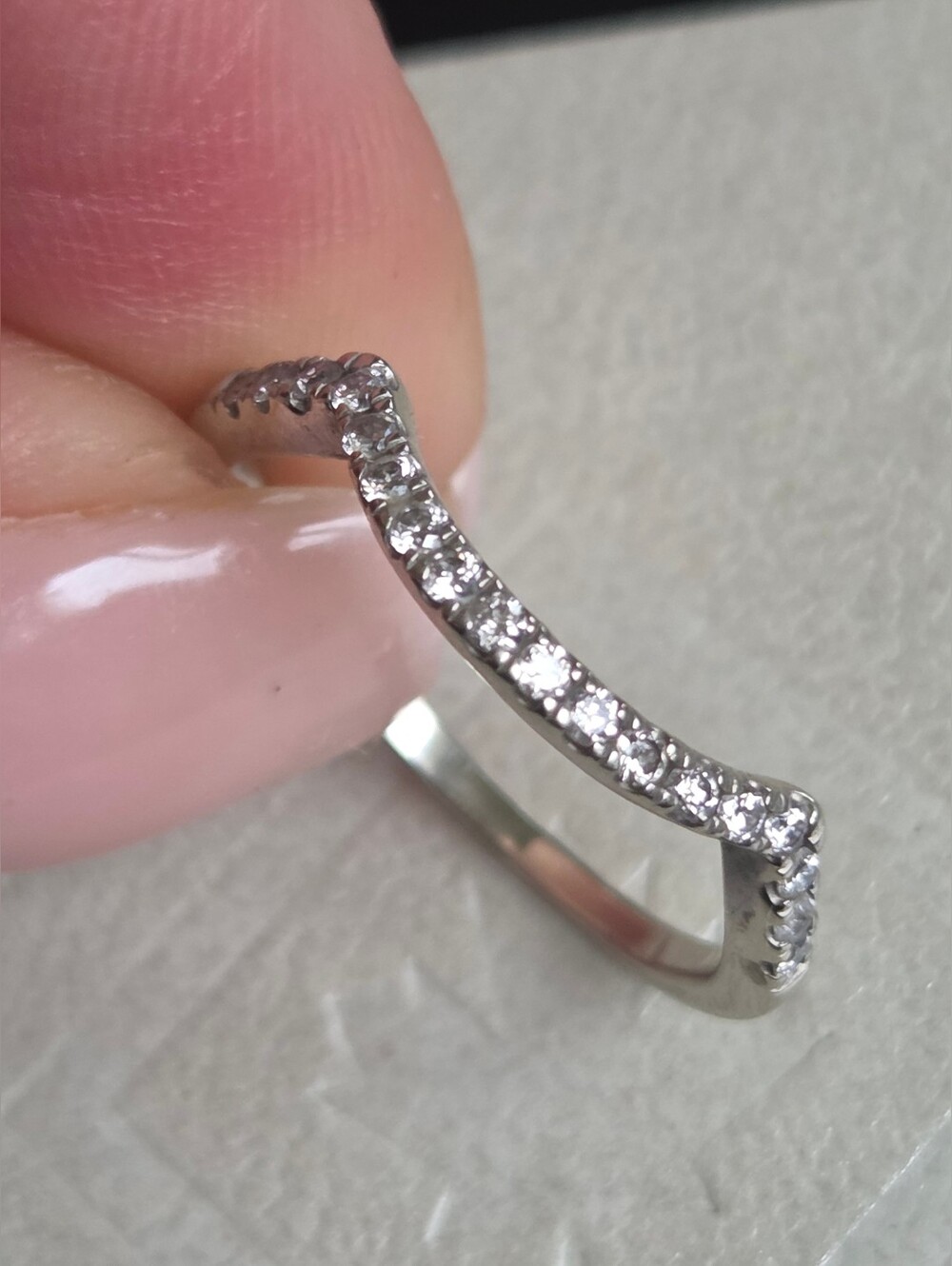 10k Pavé Curved Diamond Band Ring - Contour Shape - Size 7 💍